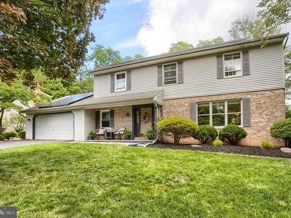 1700 FAIRMONT DRIVE, MECHANICSBURG, PA 17055