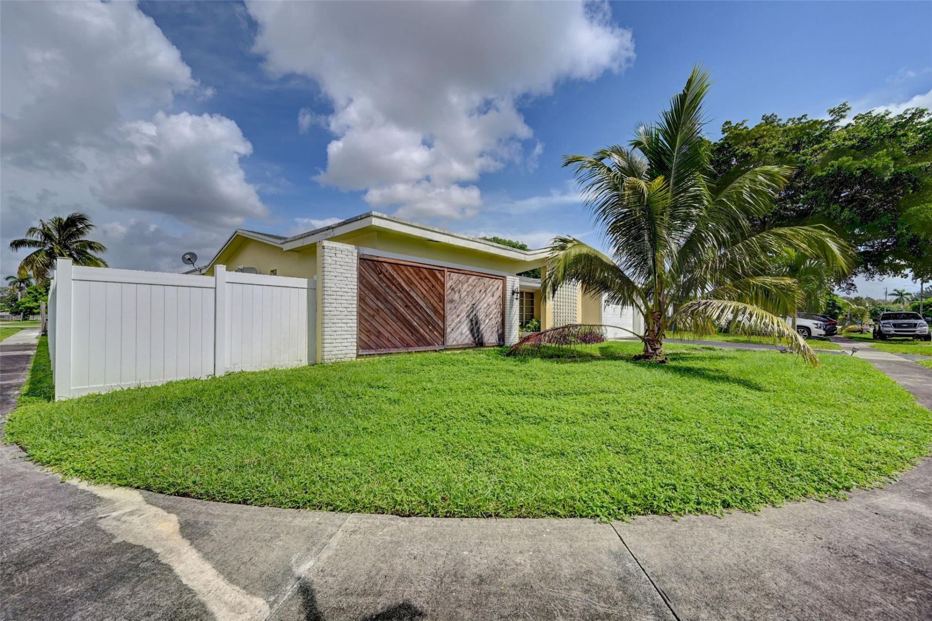 7211 NW 21st Street, Sunrise, FL 33313 Photo