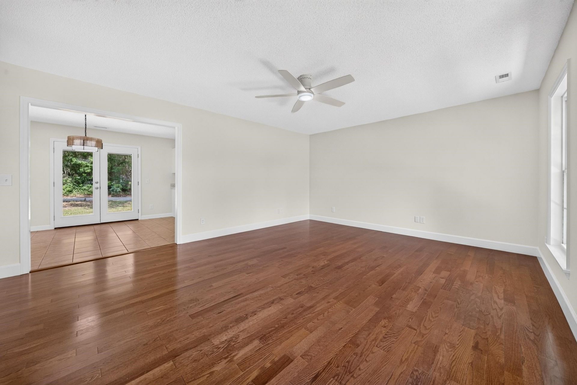 2212 South Island Rd.  Photo 4