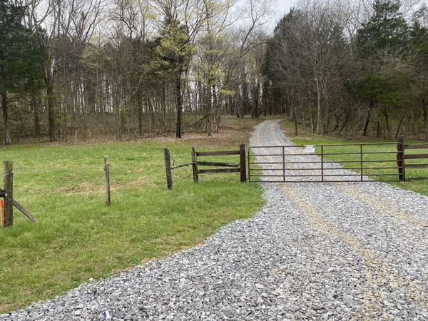 677 Wallace Rd , Gallatin, TN 37066