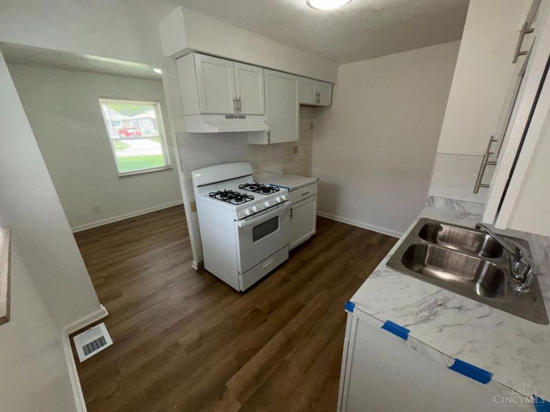 3269 Warfield Avenue, Cincinnati, OH 45239 Photo 7