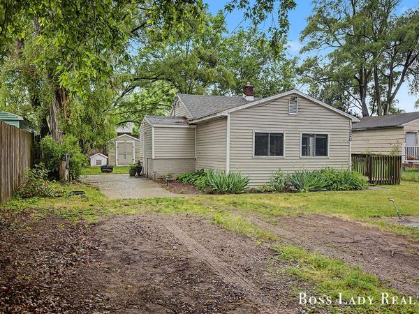 1220 Beechwood Street NE, Grand Rapids, MI 49505