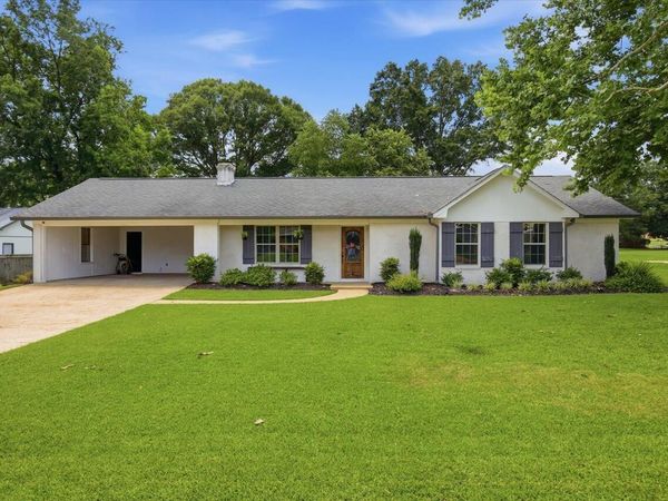 1106 4th SE St., Magee, MS 39111