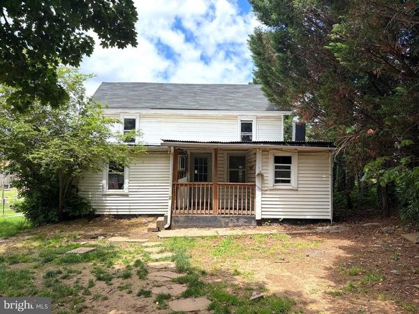 323 W ACADEMY STREET , CHARLES TOWN, WV 25414