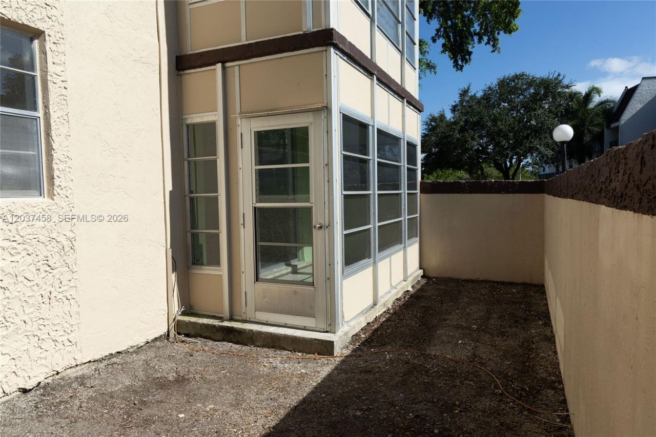 7300 NW 17th St, Unit 112, Plantation, FL 33313 Photo