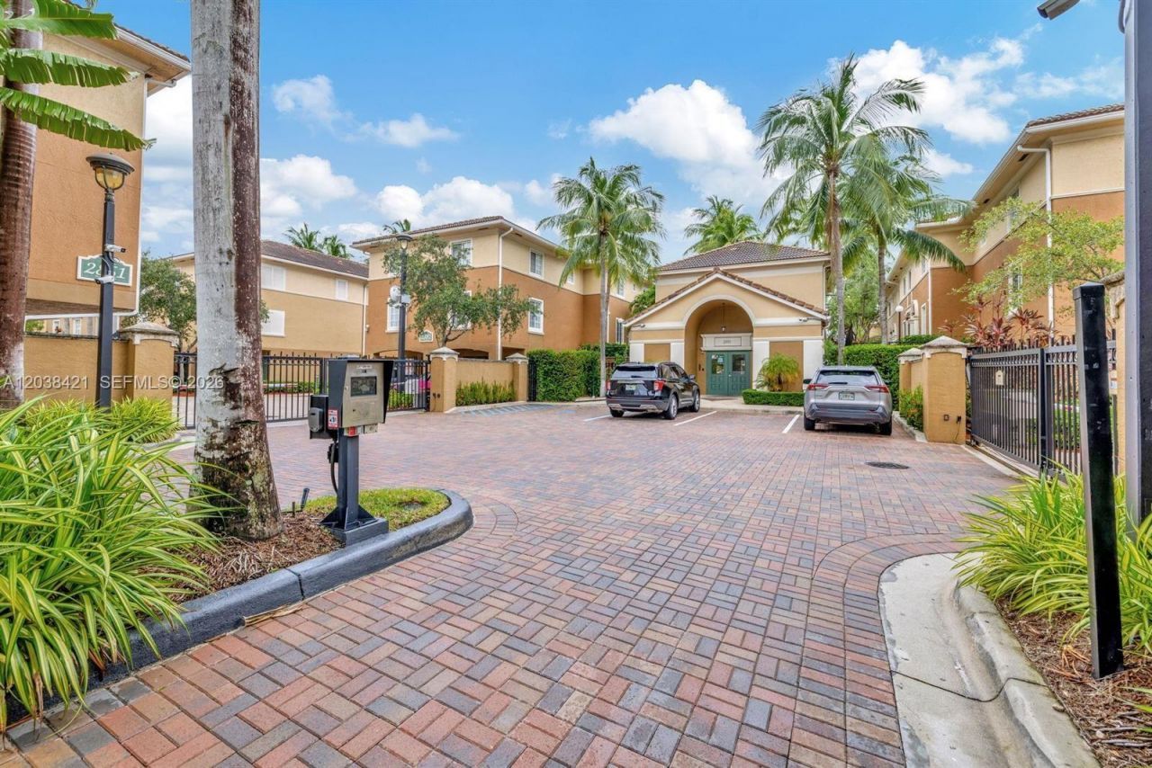 2845 NE 185th St , Unit 908, Aventura, FL 33180 Photo