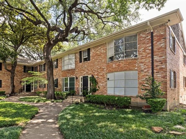 3031 Mahanna Springs Drive, Unit B, Dallas, TX 75235