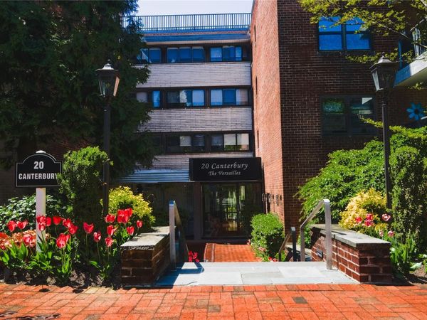 20 Canterbury Road , Unit 1P, Great Neck, NY 11021