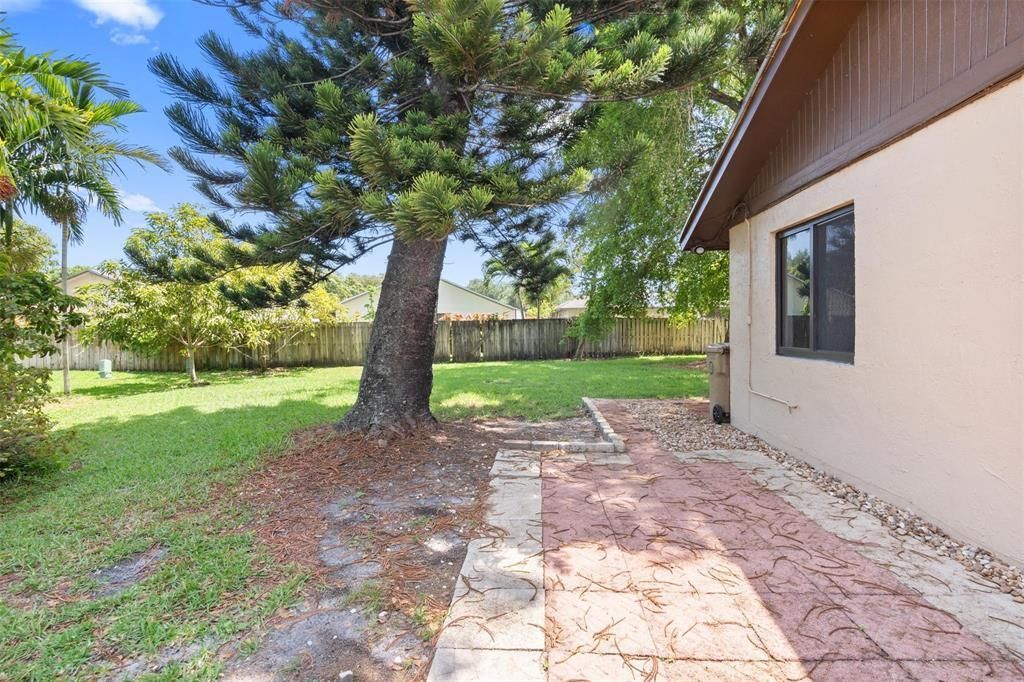 2146 Nova Village Drive, Davie, FL 33317 Photo