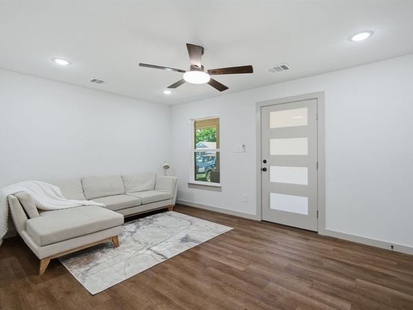5610 Calloway Street, Sansom Park, TX 76114