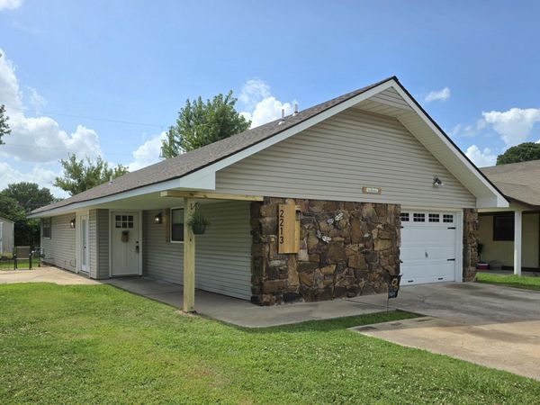 2213 Willow Lane, Miami, OK 74354