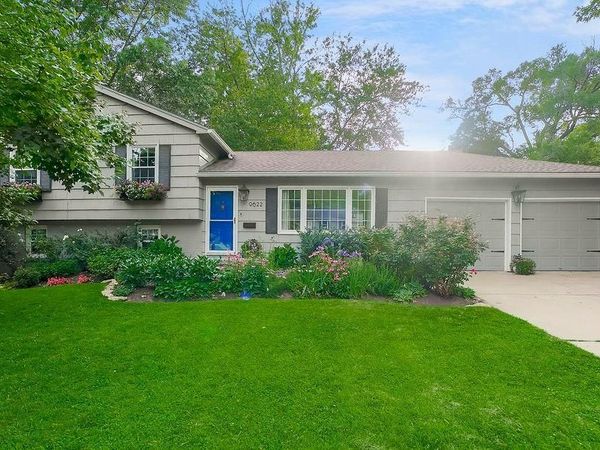 9622 England Drive, Overland Park, KS 66212