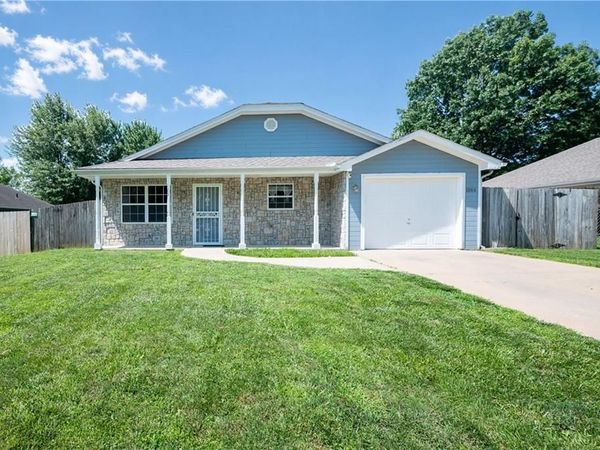 1044 Arrowhead Ridge, Independence, MO 64056