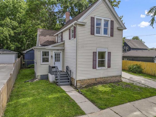 418 W Illinois Avenue , Aurora, IL 60506