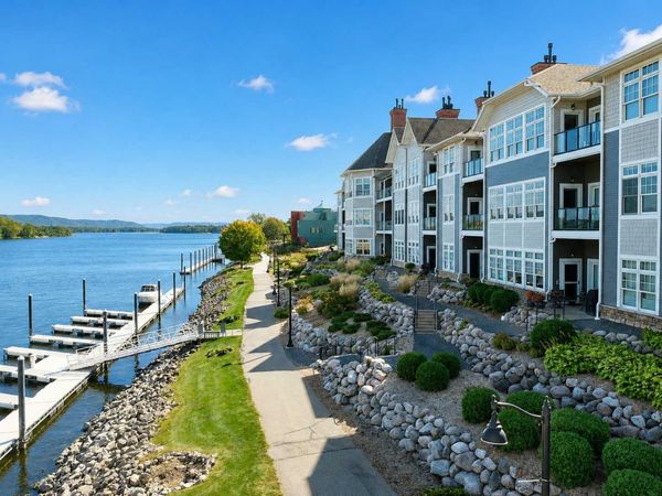 225 Lawrence Boulevard W, Unit 301, Wabasha, MN 55981