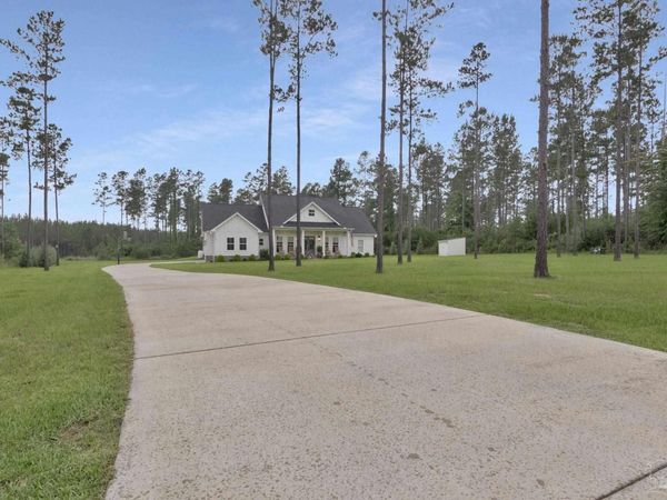 9051 Sage Forest Ln, Pace, FL 32571