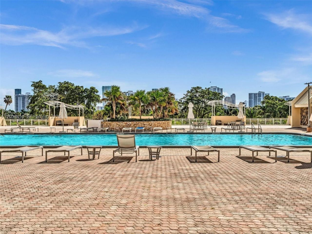 20379 W Country Club Dr , Unit 1437, Aventura, FL 33180 Photo
