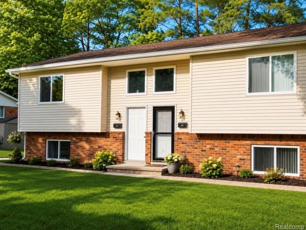 211 Hacker Street, Rochester, MI 48307