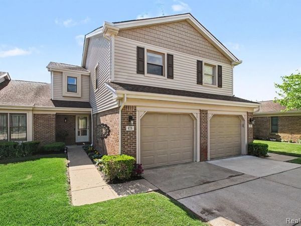 678 Summit Ridge Drive, Milford Vlg, MI 48381