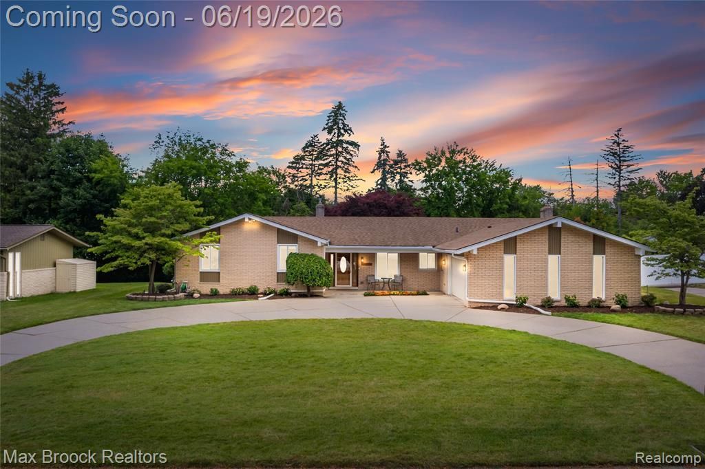 25551 Kilreigh Drive, Farmington Hills, MI 48336 Main Photo