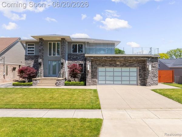 22491 E 10 Mile Road, St. Clair Shores, MI 48080