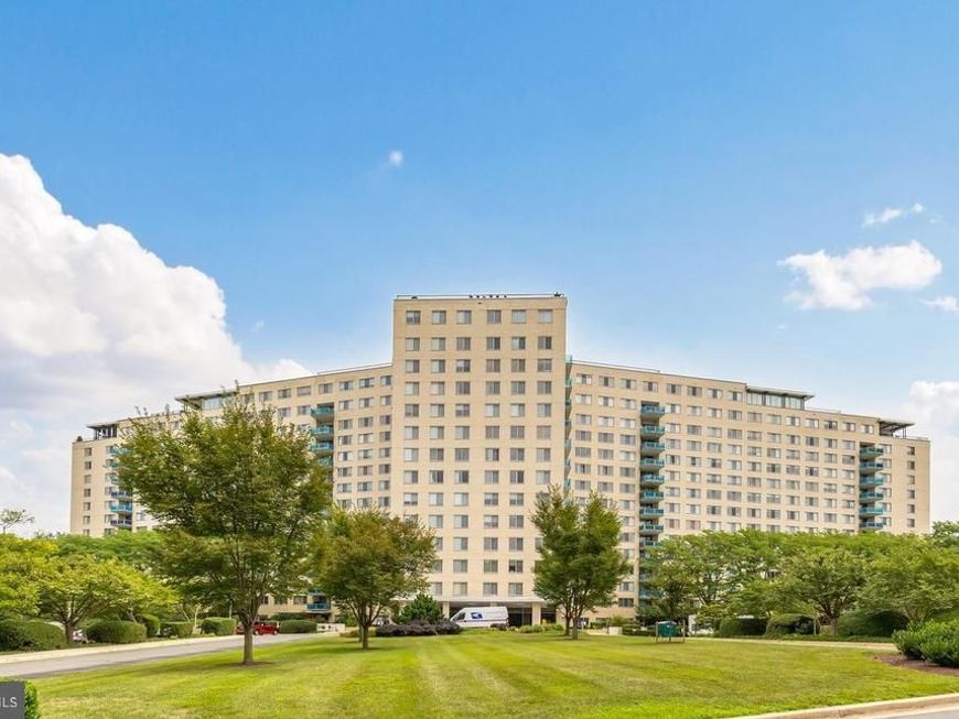 10401 Grosvenor Place , Unit 328, Bethesda, MD 20852 Main Photo