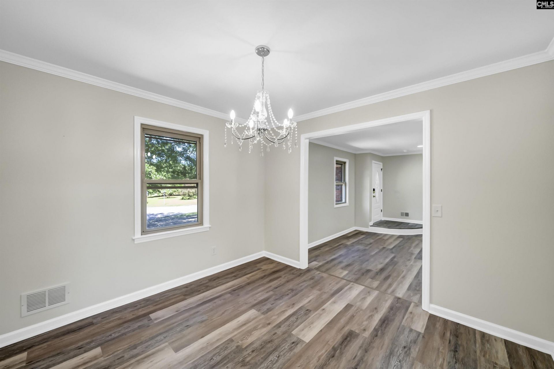 318 Rollingwood  Photo 12