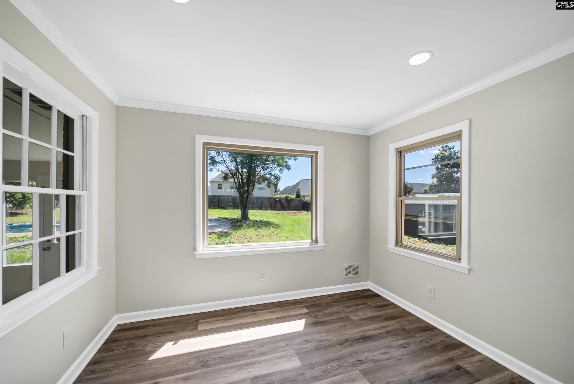 318 Rollingwood  Photo 19