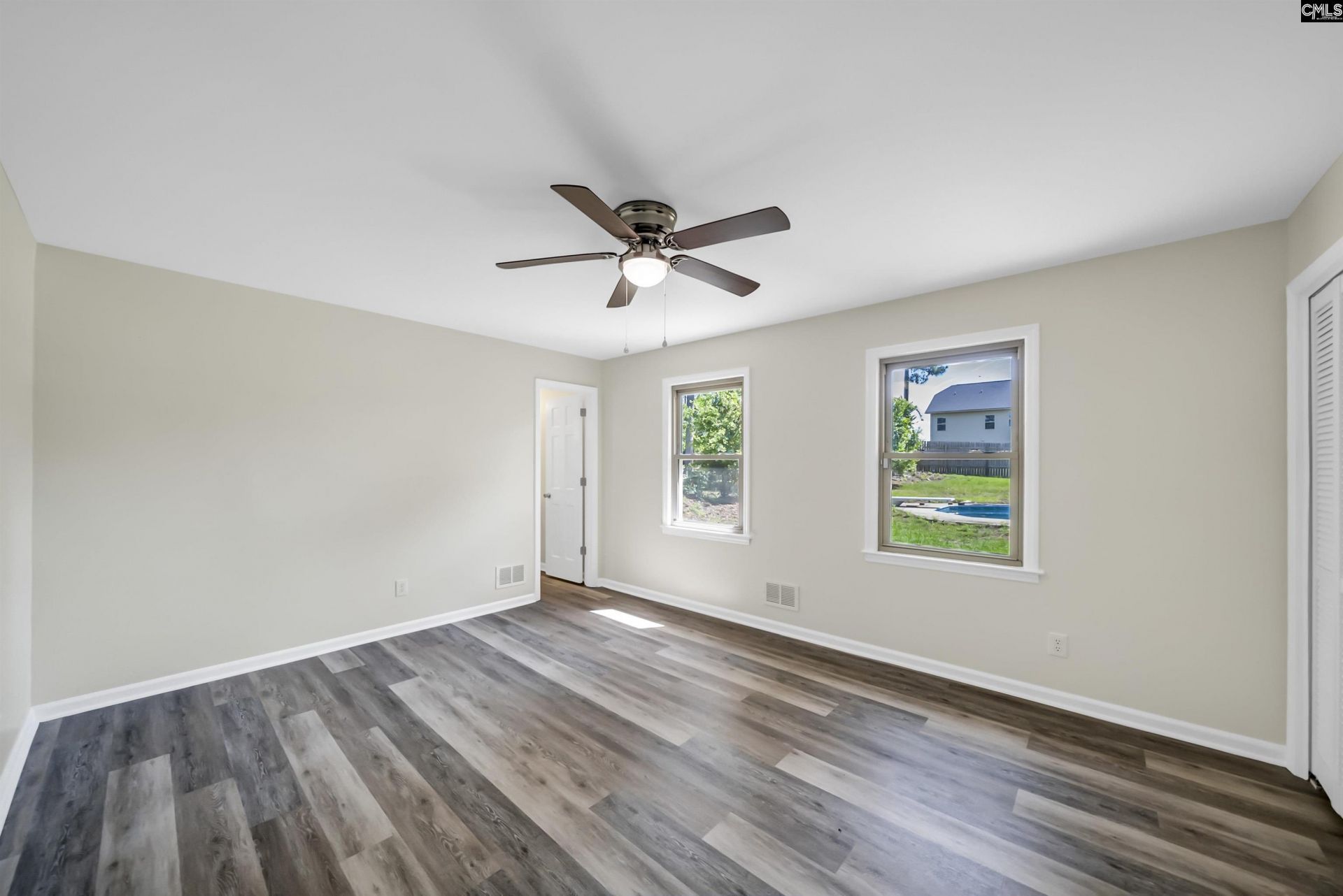 318 Rollingwood  Photo 21