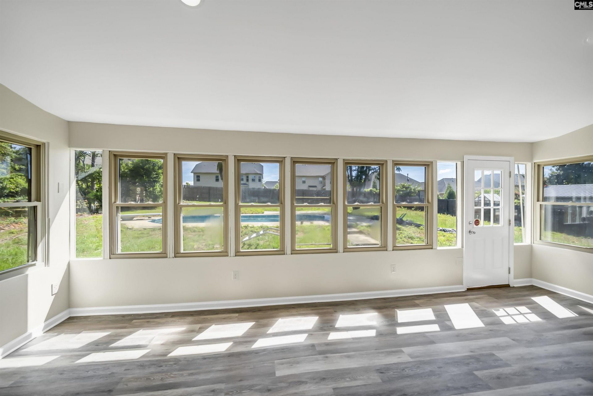 318 Rollingwood  Photo 32