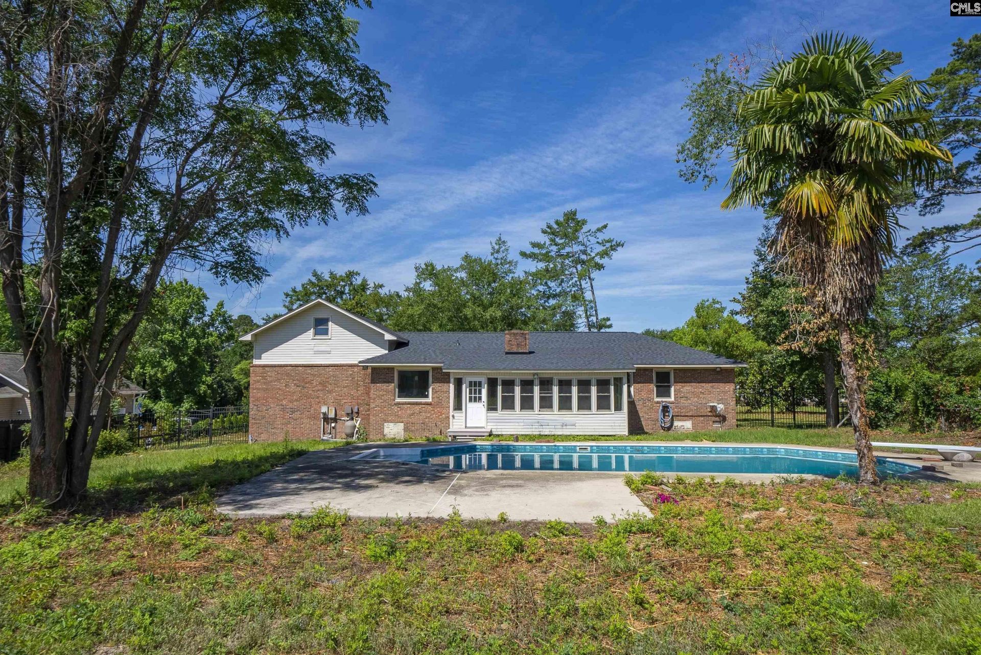 318 Rollingwood  Photo 4