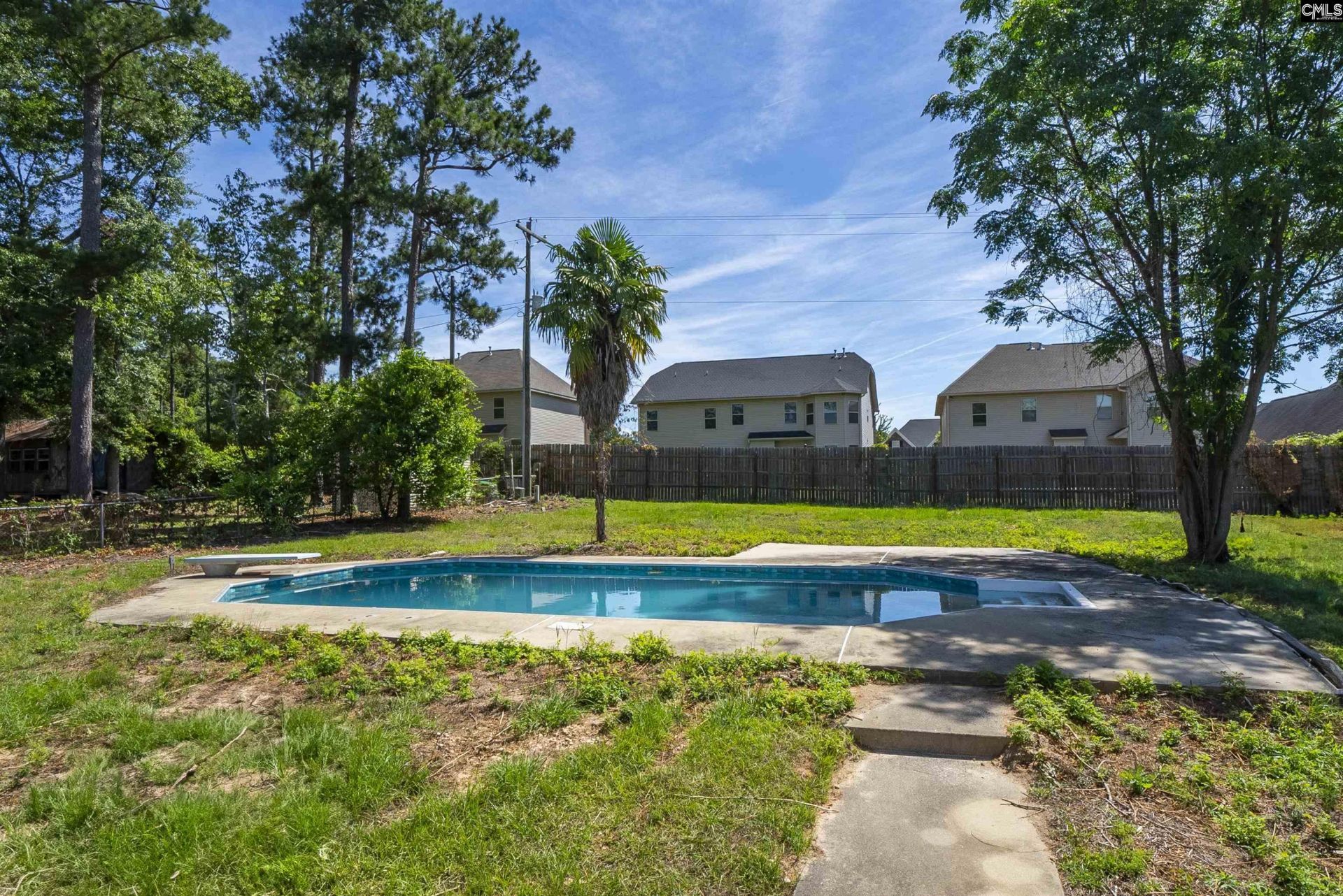 318 Rollingwood  Photo 5