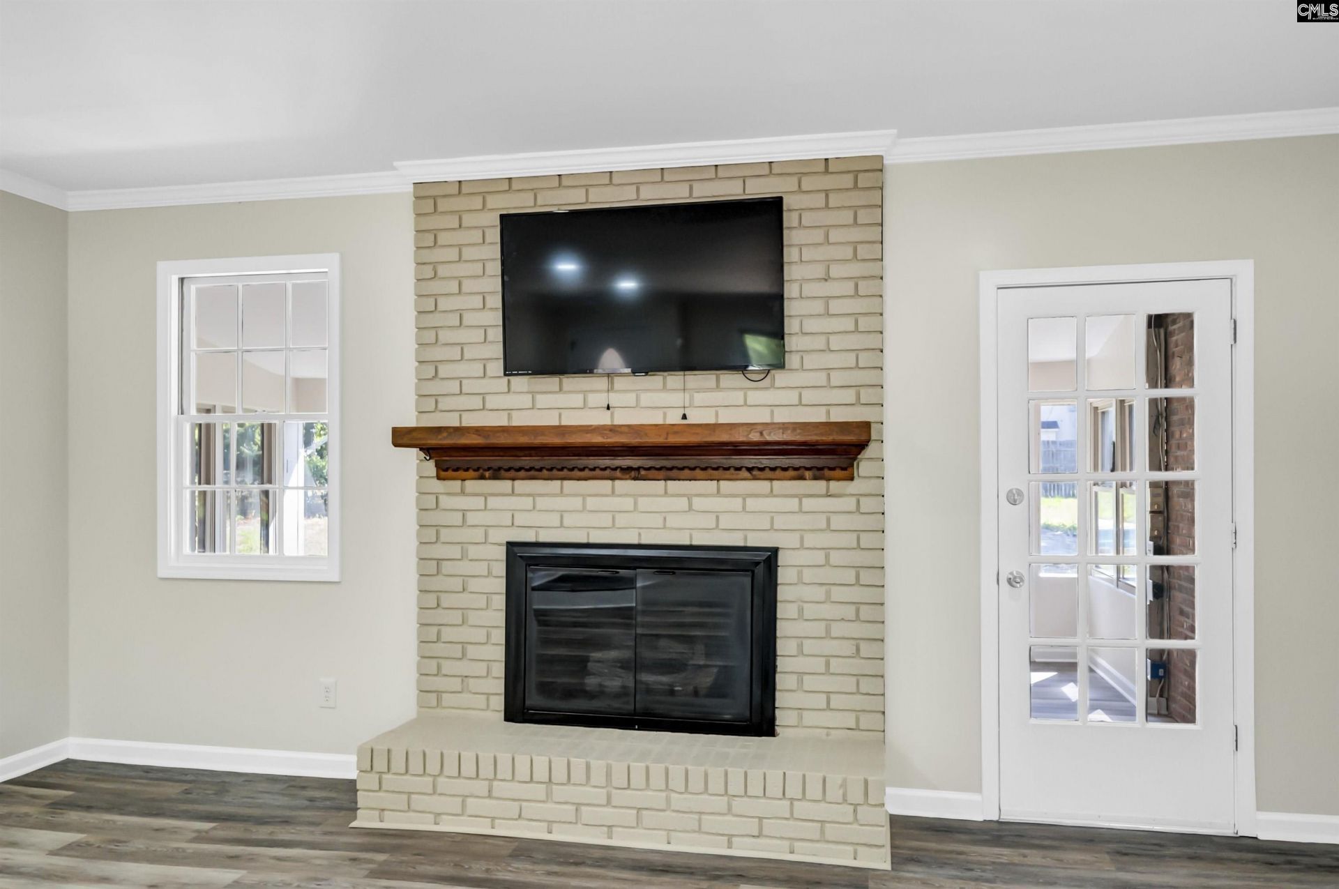 318 Rollingwood  Photo 9