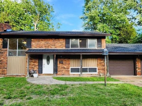 5388 Ville Maria Lane , Hazelwood, MO 63042