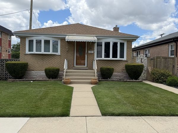 3208 N Hawthorne Street E, Franklin Park, IL 60131