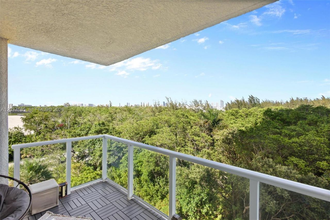 15051 Royal Oaks Ln, Unit 401, North Miami, FL 33181 Photo