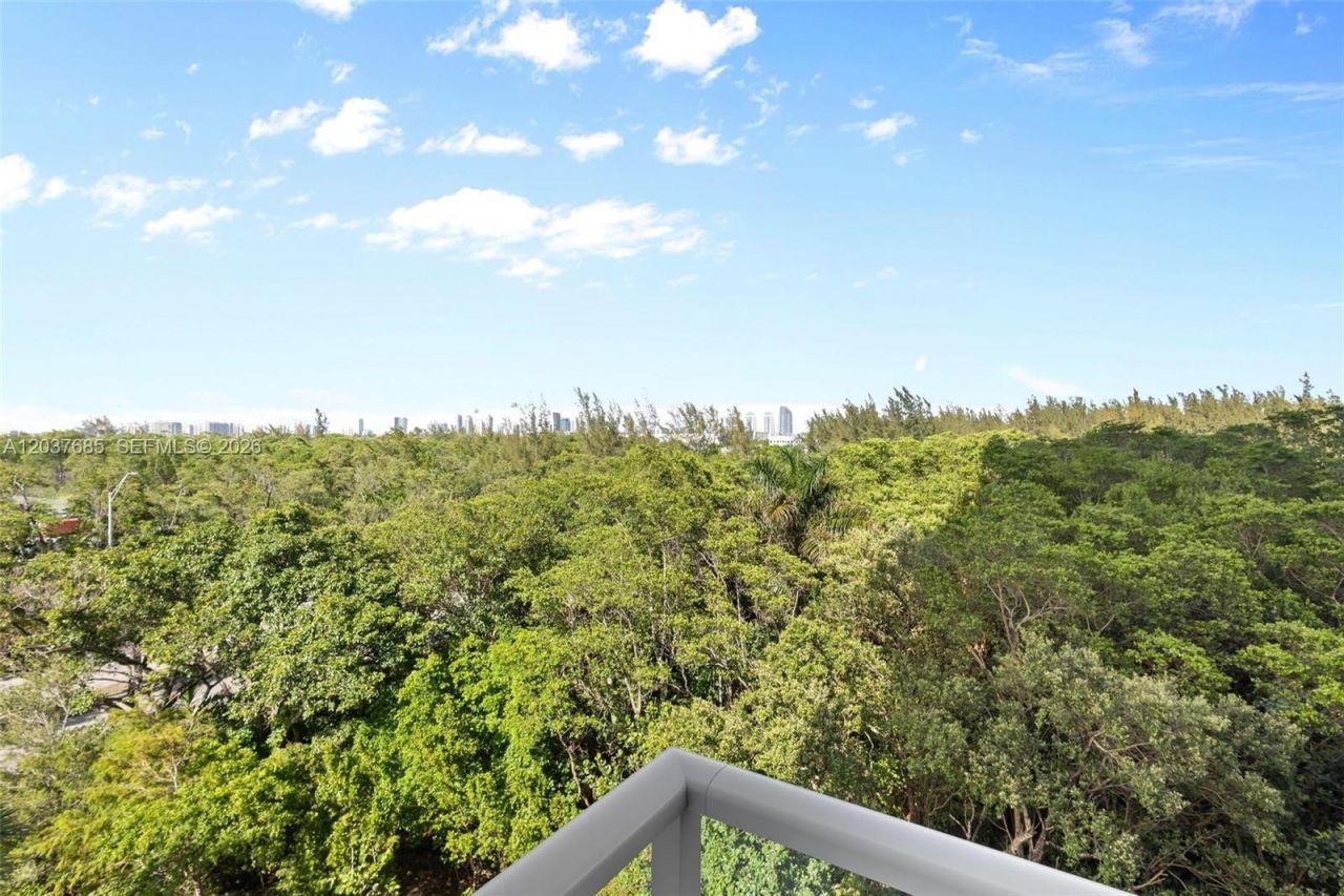 15051 Royal Oaks Ln, Unit 401, North Miami, FL 33181 Photo