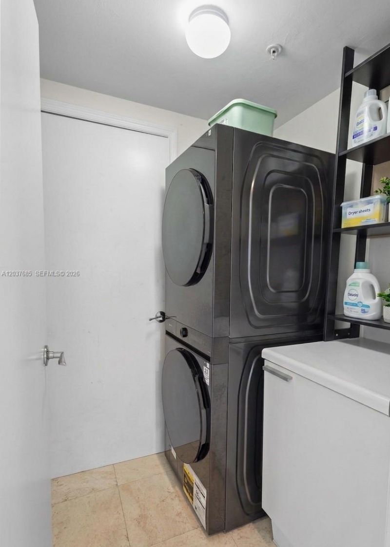 15051 Royal Oaks Ln, Unit 401, North Miami, FL 33181 Photo
