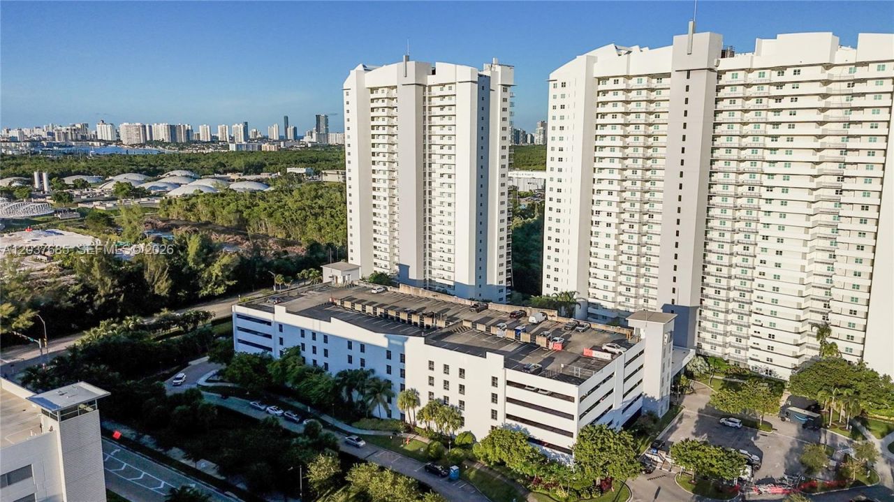 15051 Royal Oaks Ln, Unit 401, North Miami, FL 33181 Photo