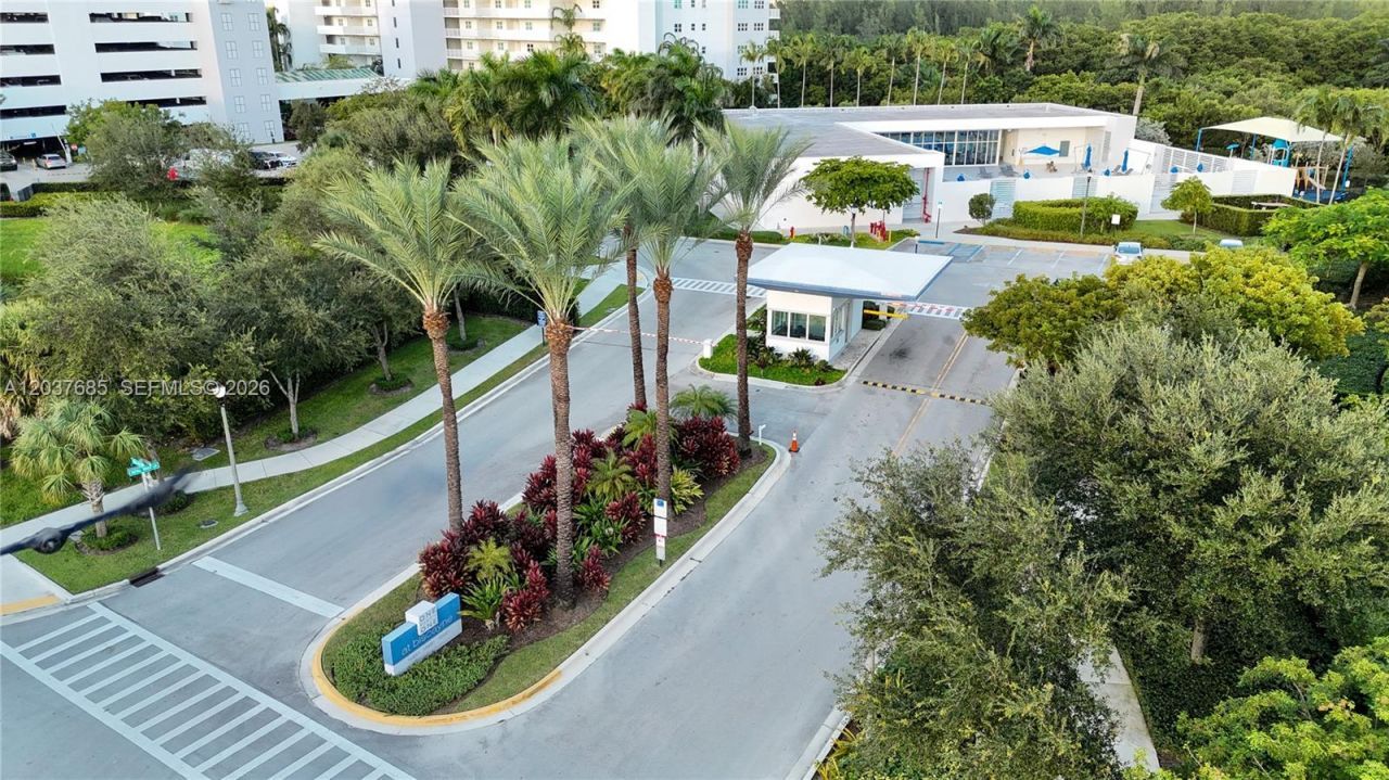 15051 Royal Oaks Ln, Unit 401, North Miami, FL 33181 Photo