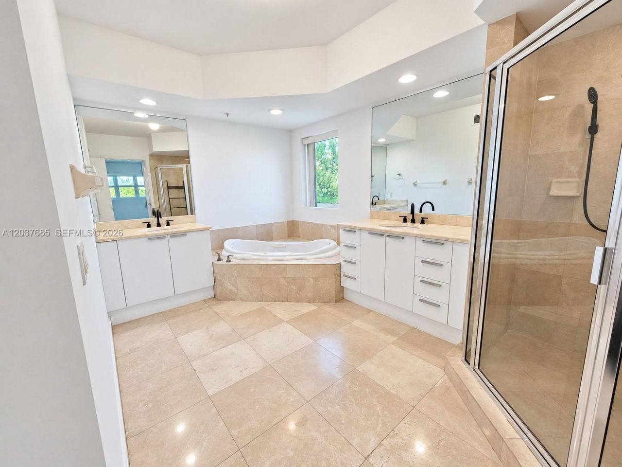 15051 Royal Oaks Ln, Unit 401, North Miami, FL 33181 Photo