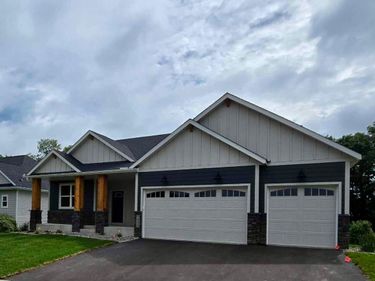 1884 Campfire Drive W, Waconia, MN 55387
