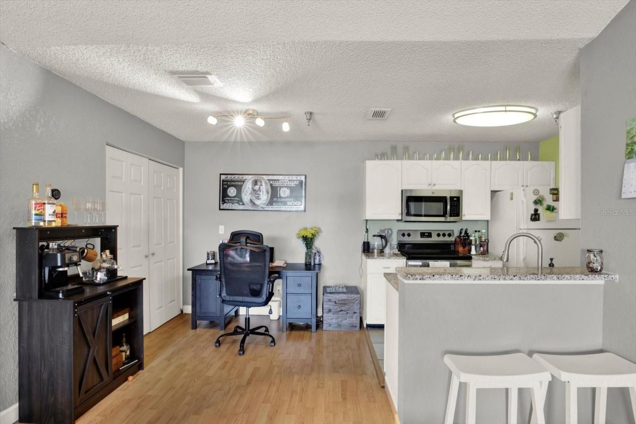 10265 Gandy Boulevard N, Unit 906, Saint Petersburg, FL 33702 Photo