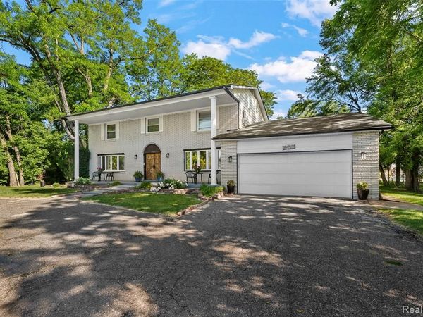 28700 W 14 Mile Road, West Bloomfield Twp, MI 48322