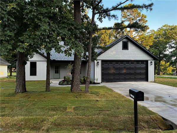 2 Hillcrest Drive, Holiday Island, AR 72631