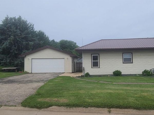 207 N West Street, Monona, IA 52159