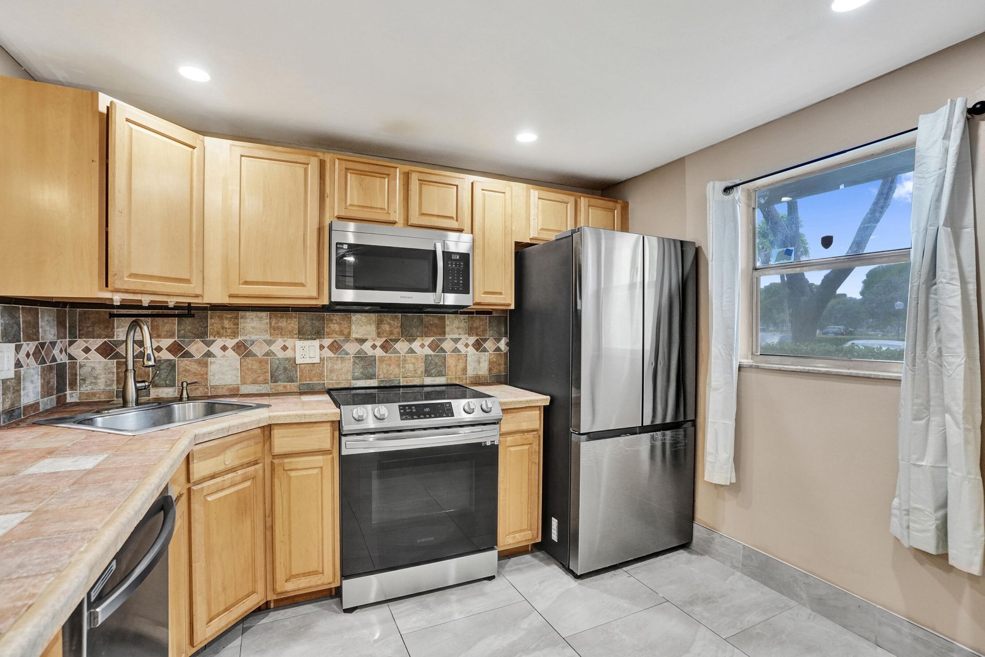 8301 Sands Point Boulevard, Unit S102, Tamarac, FL 33321 Photo
