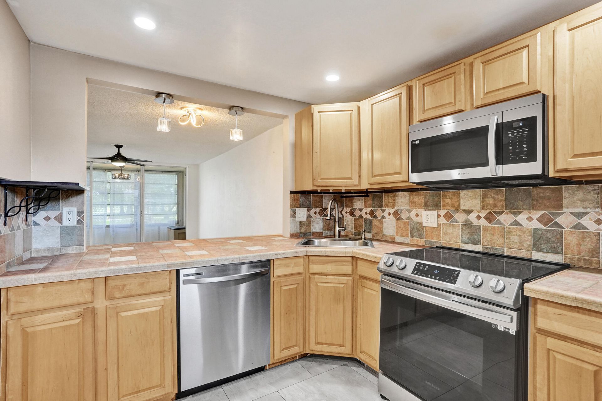 8301 Sands Point Boulevard, Unit S102, Tamarac, FL 33321 Photo