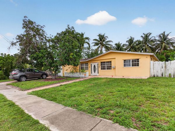 4390 NW 35th Avenue, Lauderdale Lakes, FL 33309
