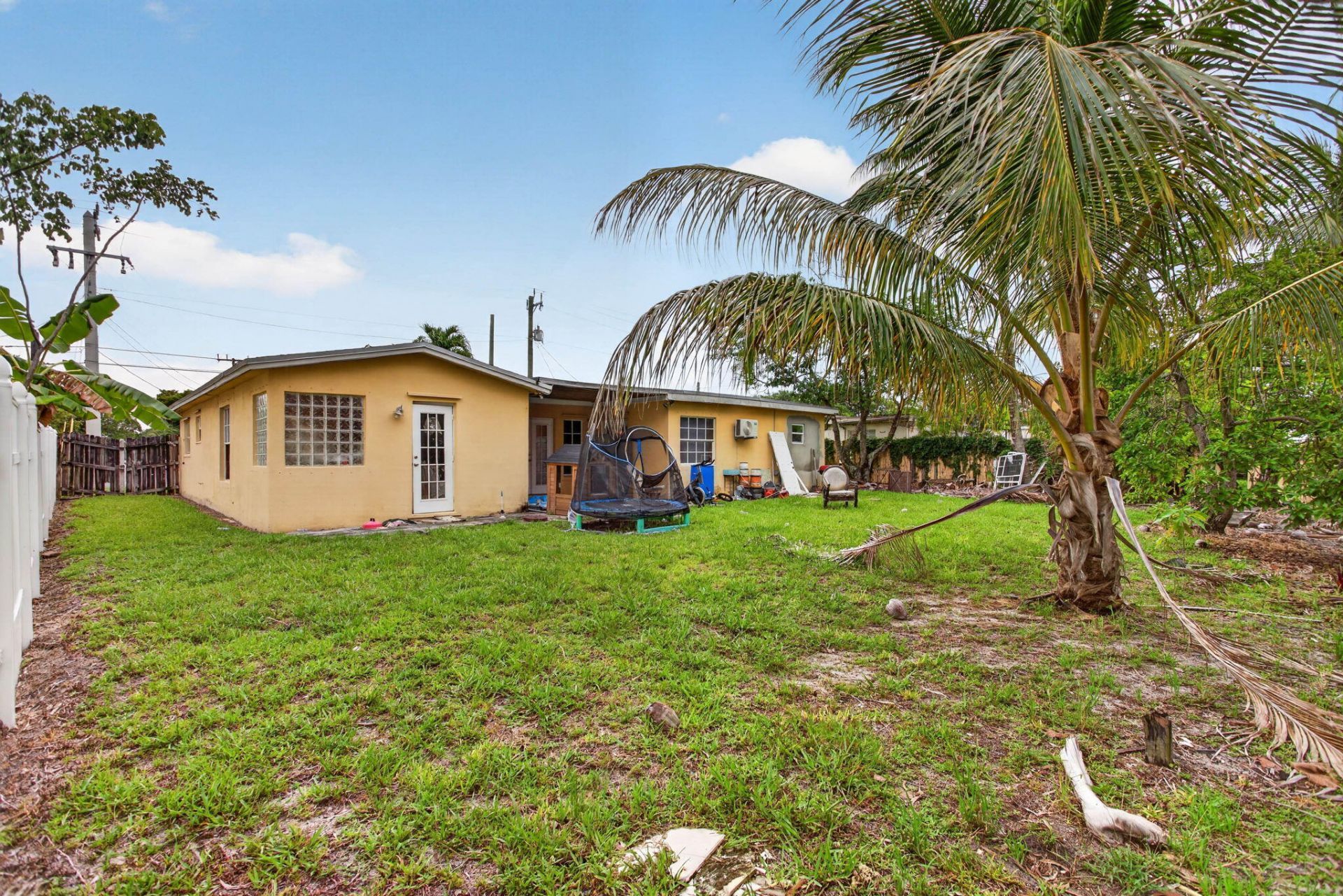 4390 NW 35th Avenue, Lauderdale Lakes, FL 33309 Photo